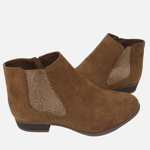 Extremely Me Light Brown Faux Sued Chelsey Boots w/ Side Zip Girls Size 2
